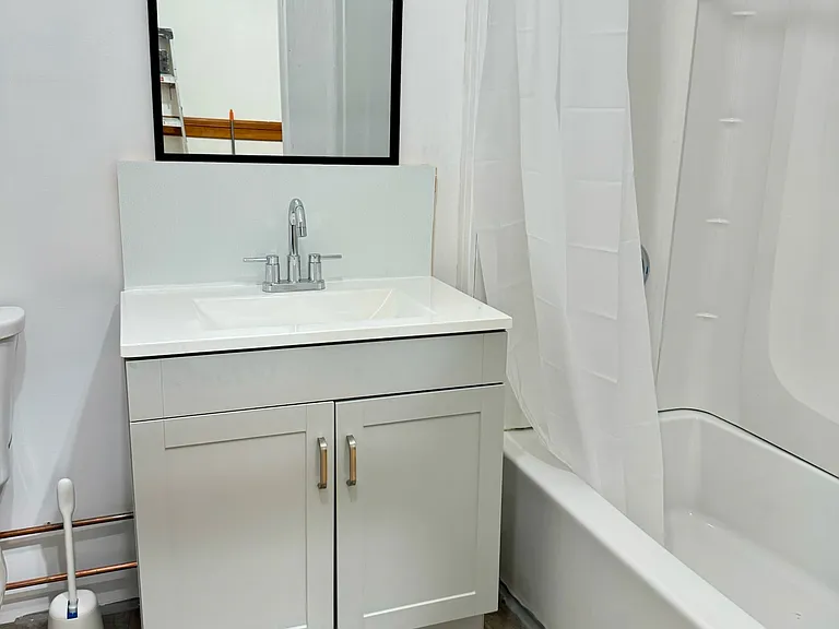 18 E Main St #4 — Photo 8