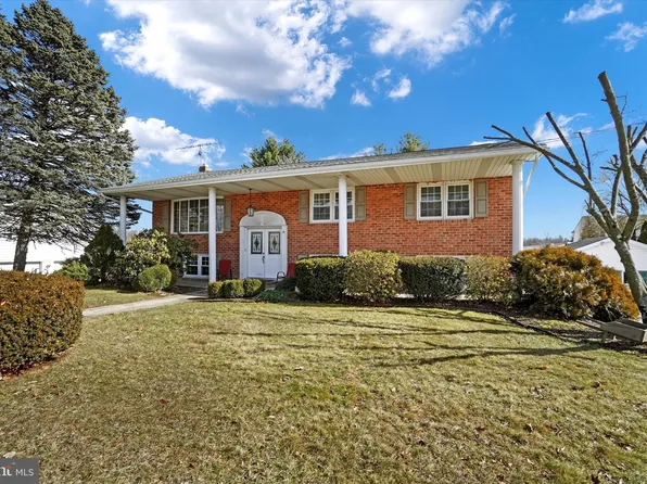 4090 Robin Hood Dr, York, PA 17408