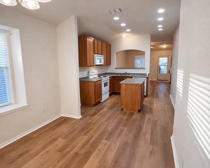 10354 Oakwood Crst — Photo 6
