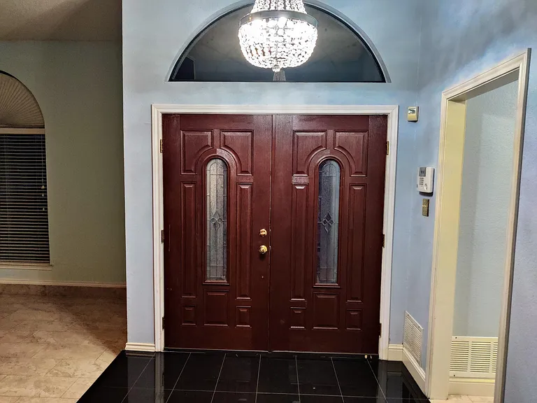 6732 Coach House Ln — Photo 3