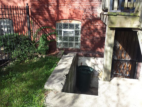3rd image of 3842 S Calumet Ave