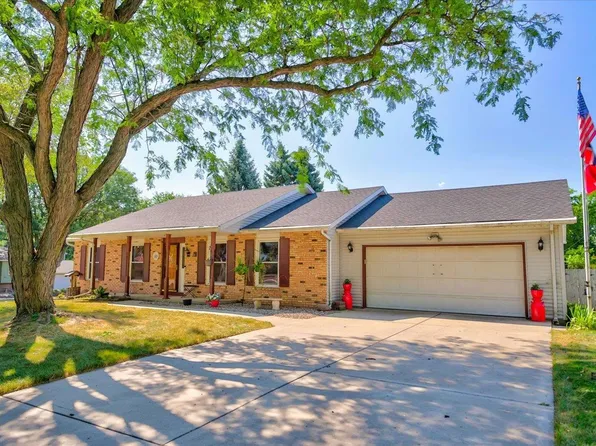 901 Eisenhower Rd, Stoughton, WI 53589