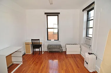 Rented by CENTURY 21 Sunny Gardens Realty, Inc.