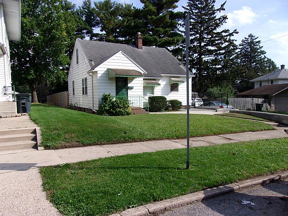 Adorable House with open space surrounding it for privacy
