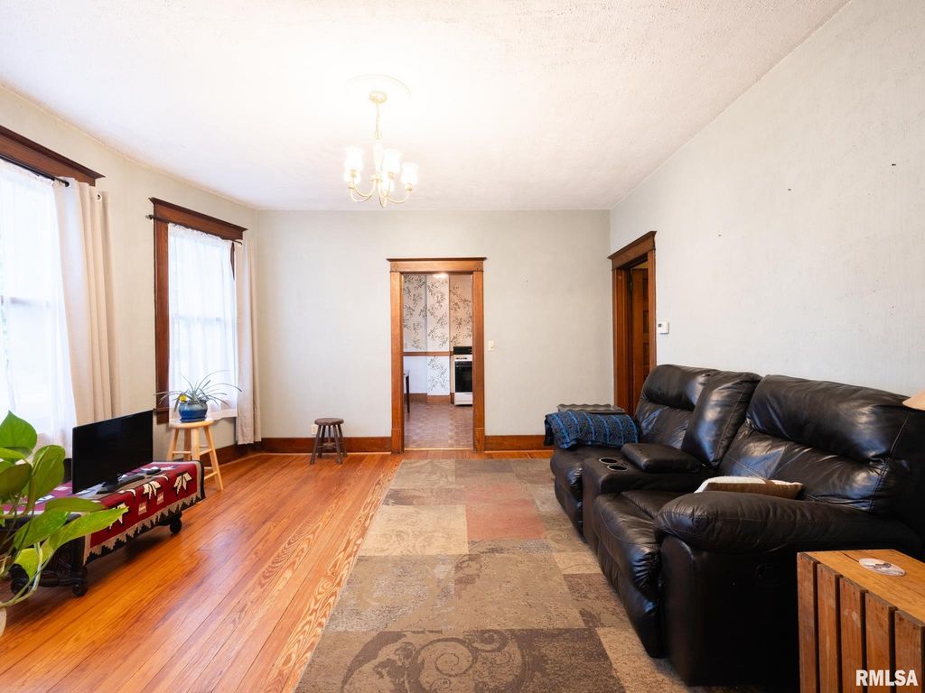 1401 Caroline St, Pekin, IL - View 6