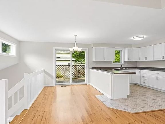 2nd image of 3-3B Porter St