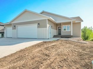 2901 Sportsman Dr, Milford, IA 51351