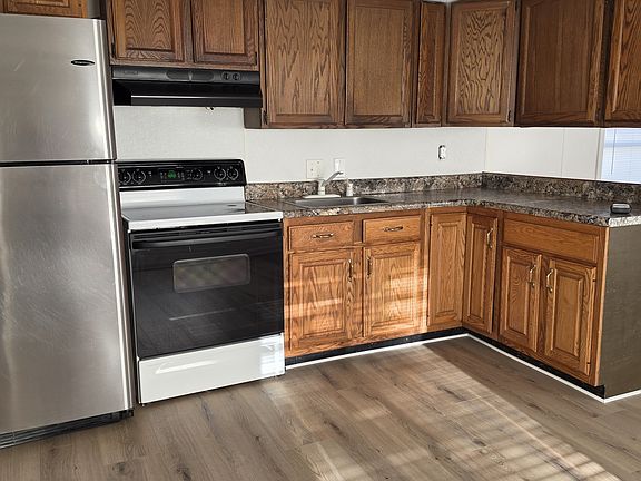 3rd image of 20 Rosemary Ln