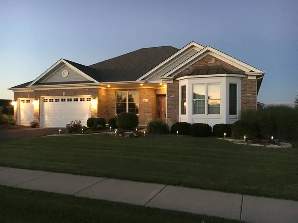 1455 Fairfield Dr, Elburn, IL 60119