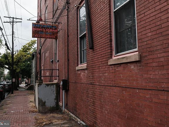 3rd image of 619 Spruce St