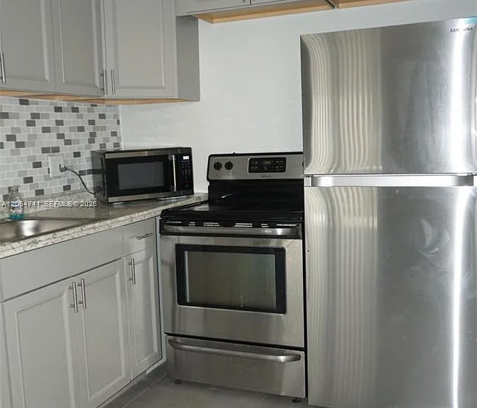 808 SW 14th Ter #4 — Photo 9