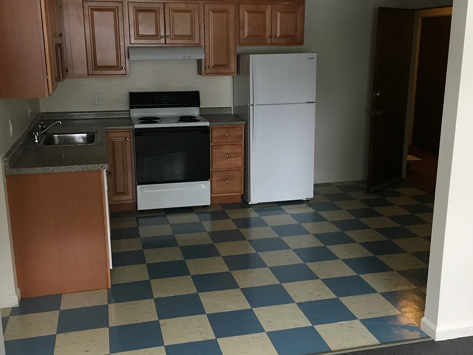 2 bed, 800 sqft, $1,800 — Photo 2