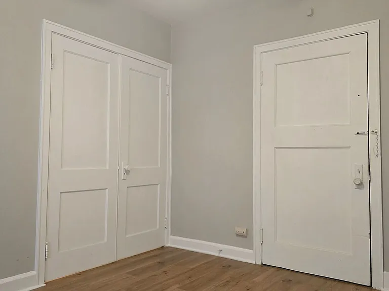 Lower East Side Milwaukee Studio and One bed Apartments- Flexible Lease Terms — Photo 3