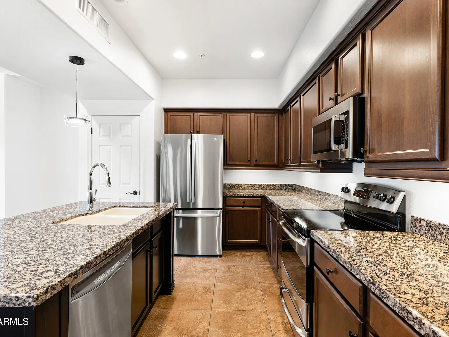 2 bed, 2.5 bath, 1490 sqft, $2,975 — Photo 4