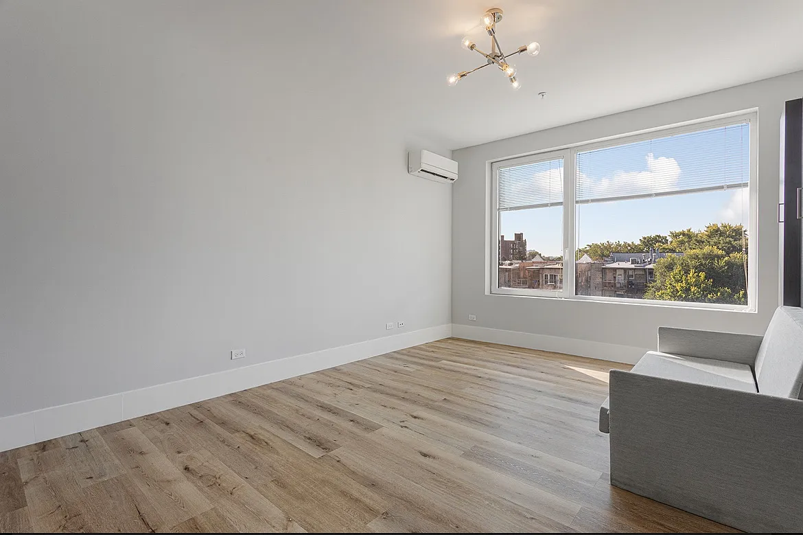 Photo 2 of 8 - 1523 W Howard St #512 - Chicago, IL Building Photo - 1523 W Howard St #512