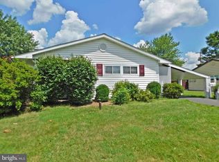 10 Beechtree Rd, Levittown, PA 19057