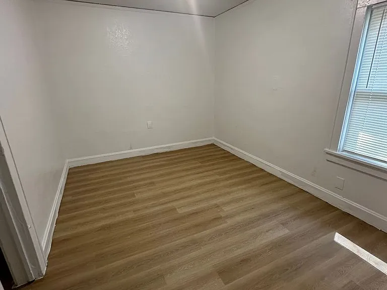 3607 E 61st St — Photo 8