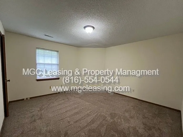 3557-3563 NE Independence Cir — Photo 17