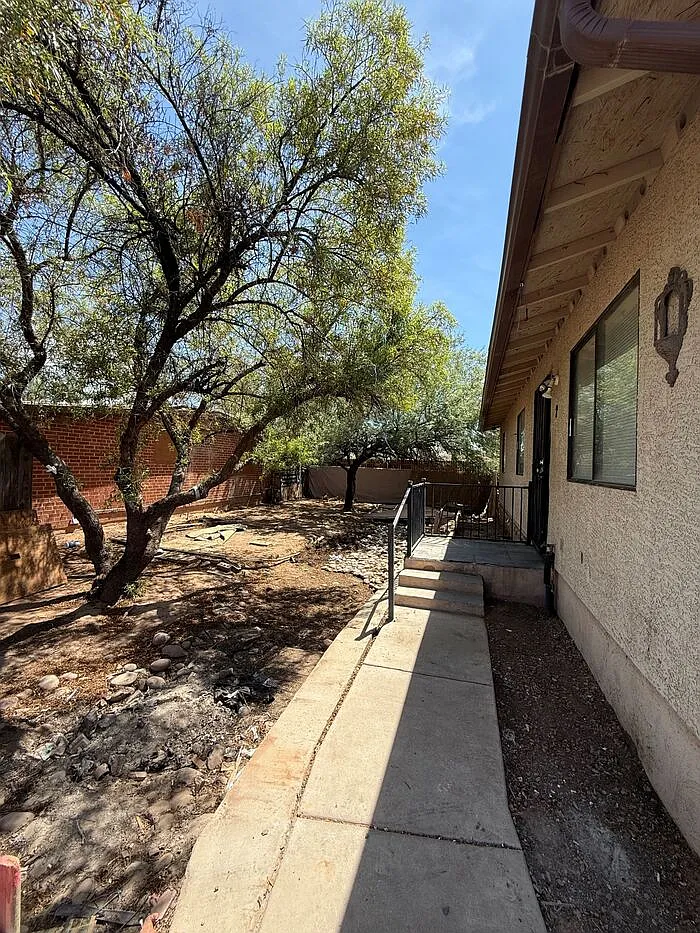 3 bed, 1.5 bath, 987 sqft, $1,000 — Photo 3