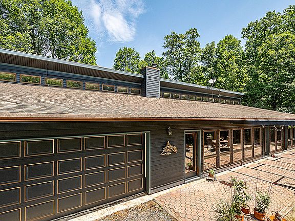 2nd image of 1094 Kingswood Ln