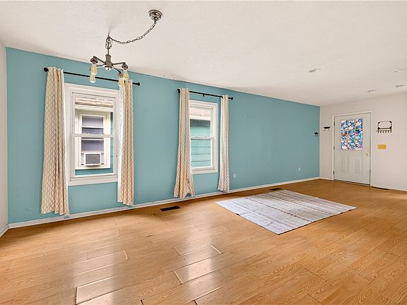 3rd image of 121 Benton St