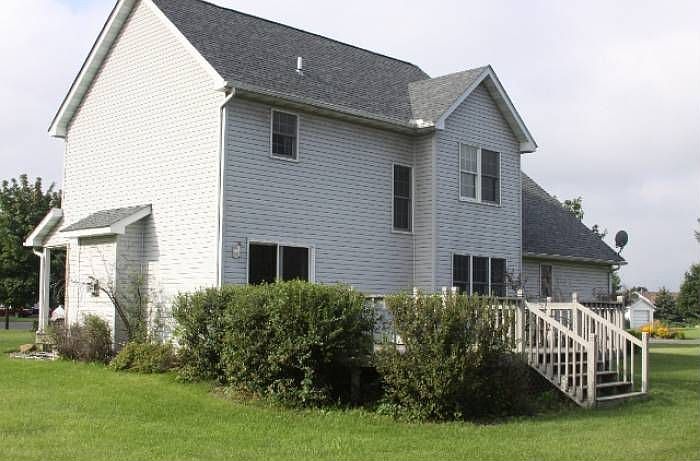 2nd image of 401 Chestnut Dr