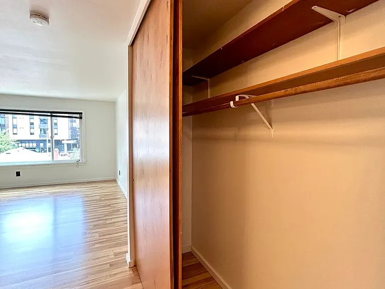 Escolier Apartments — Photo 30
