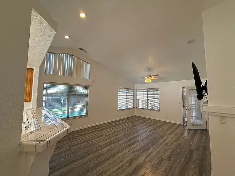 1501 Shiprock Ct — Photo 5