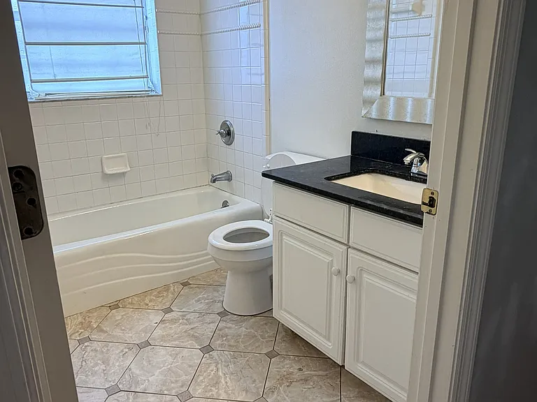 32550 Lakeshore Dr — Photo 4