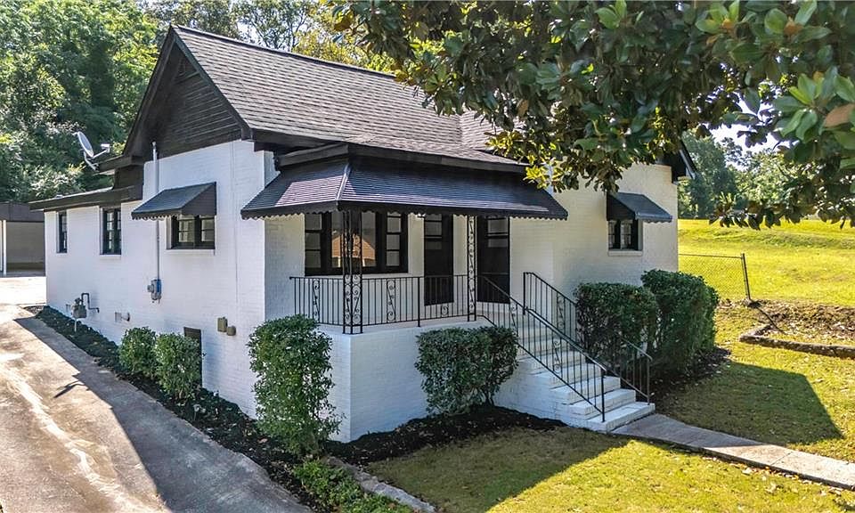 1st image of 122 Perkins St NE