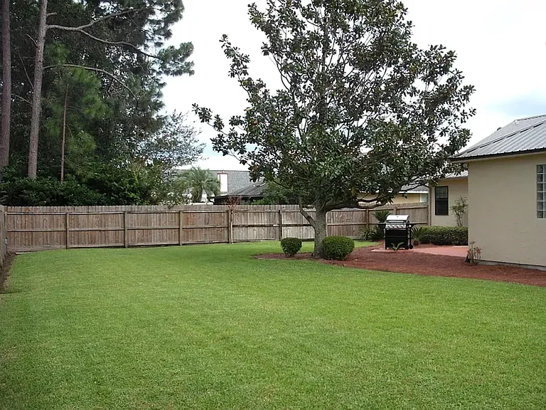 604 Mallory Dr — Photo 5
