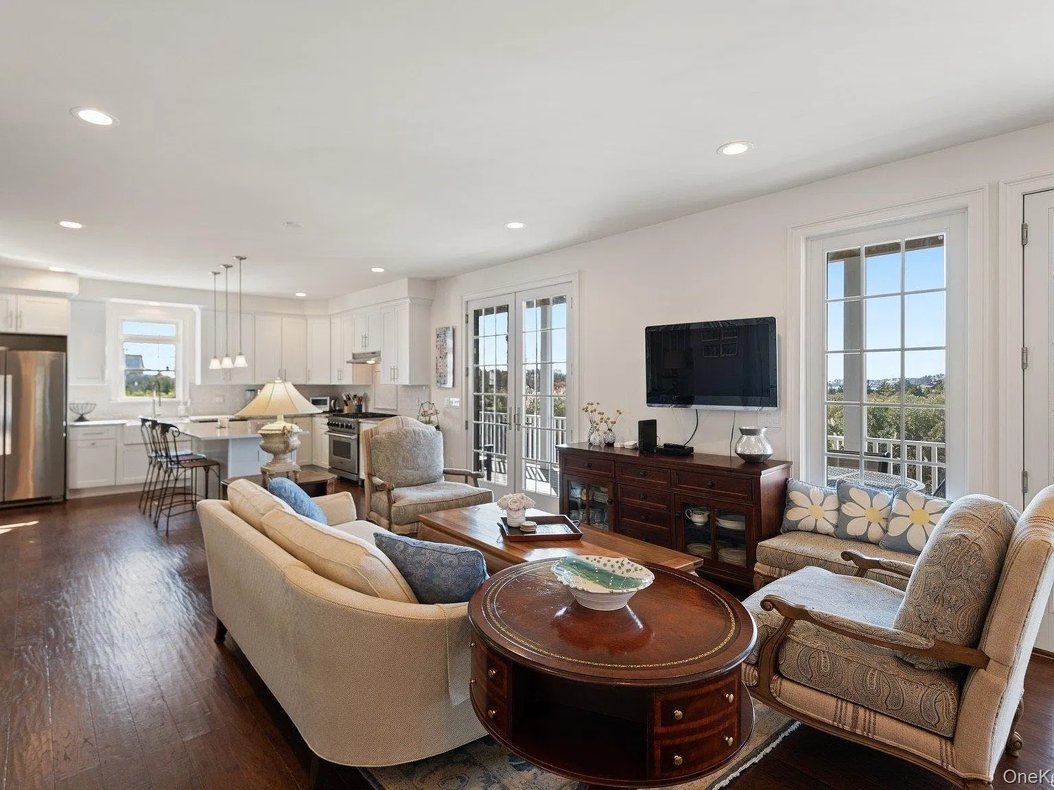 4 bed, 4.5 bath, 3000 sqft, $6,200 — Photo 4