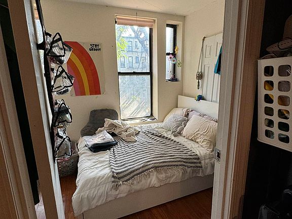 4th image of 706 Sackett St #4