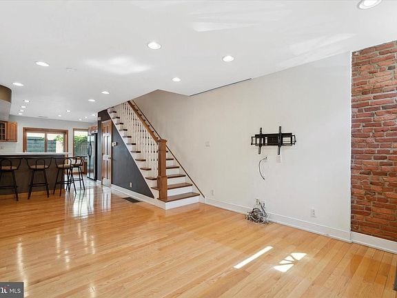 3rd image of 753 N Bucknell St