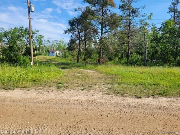 1680 McKee Rd, Johannesburg, MI 49751