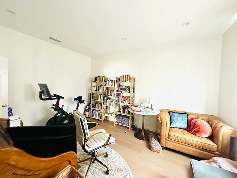 2852 Rosanna St #2852 — Photo 14