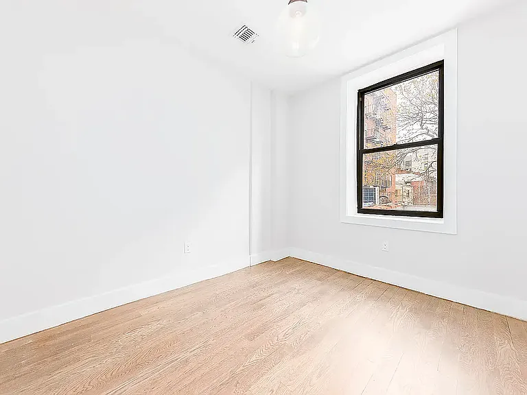 1212 Kings Hwy #2 — Photo 5