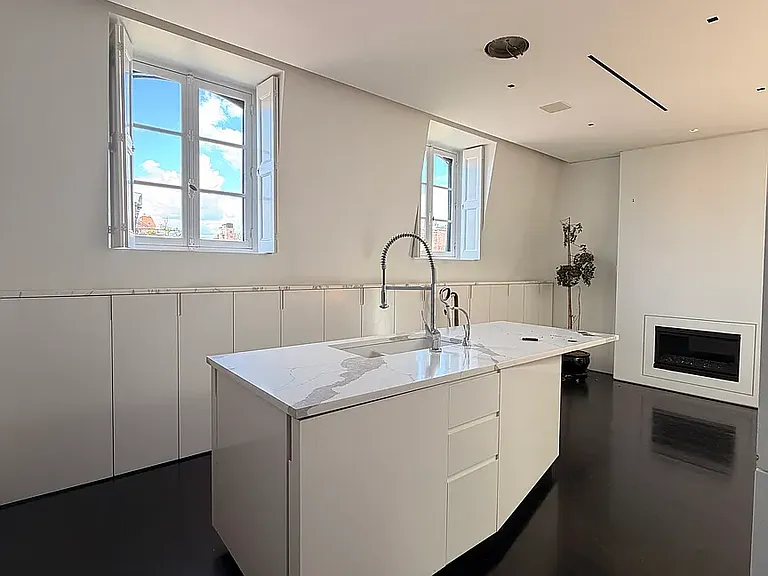 369 Bleecker St #PENTHOUSE — Photo 1