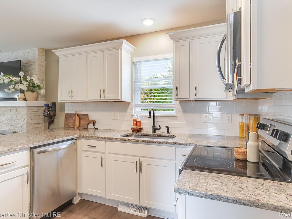 21470 Gill Rd, photo 12