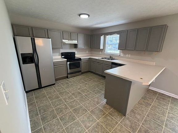 3rd image of 309 Red Maple St
