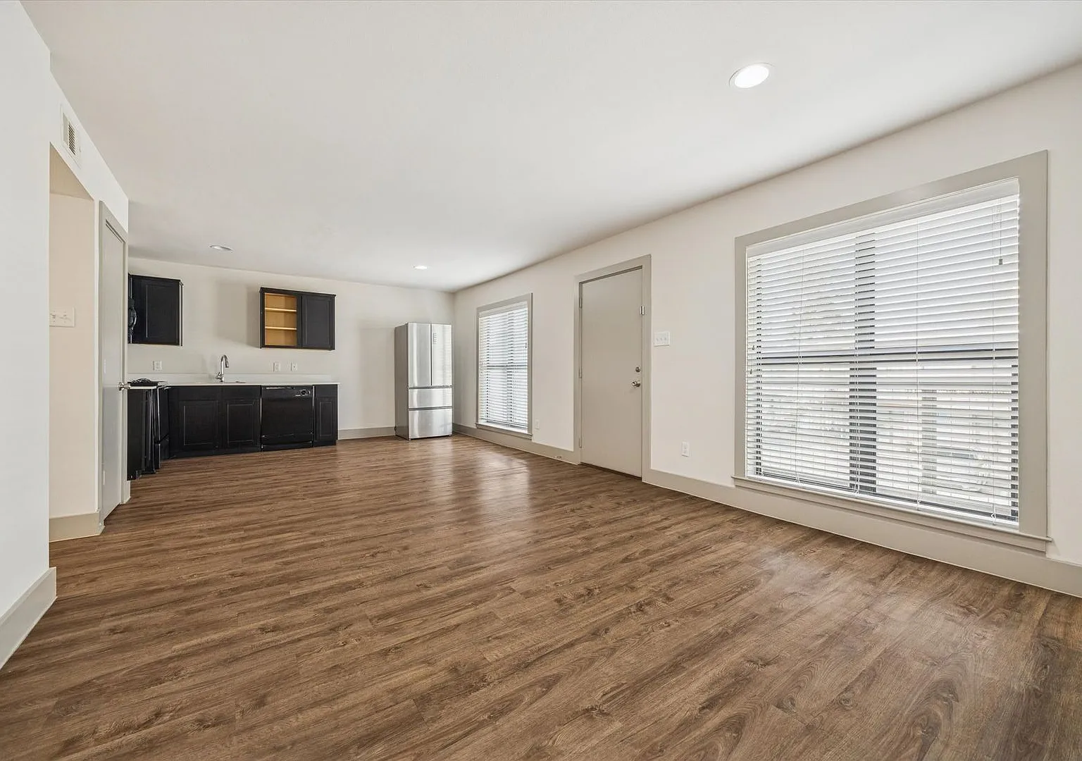 4300 Rosslyn — Photo 2
