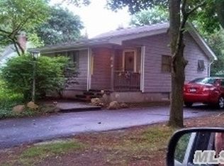 28 Devon Ln, Middle Island, NY 11953