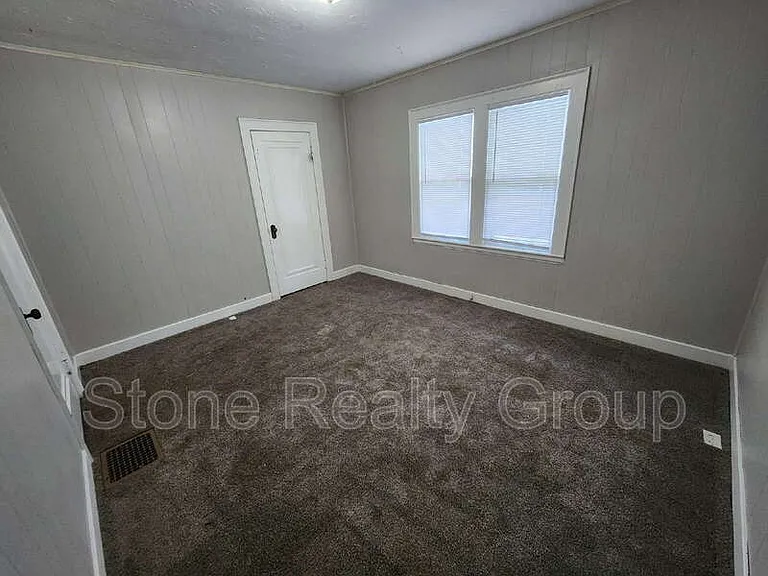 1709 S Center St — Photo 5
