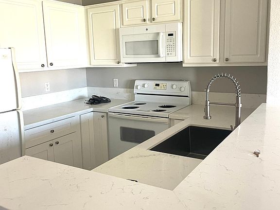 2nd image of 8889 Caminito Plaza Centro #7411