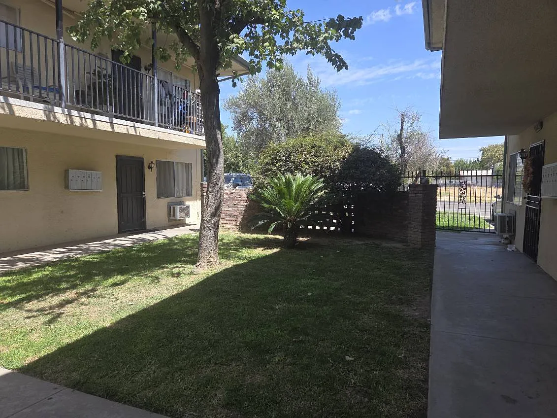 2 bed, $1,050 — Photo 2