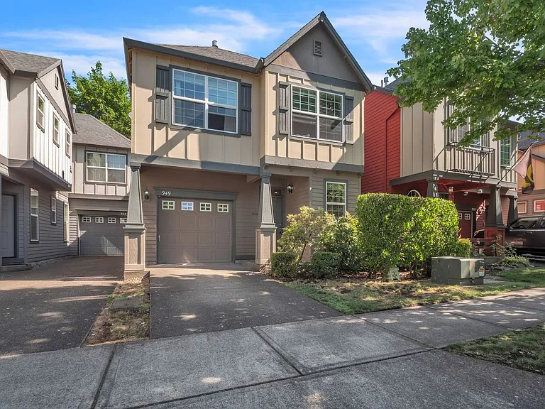 949 SE Tamango St — Photo 1