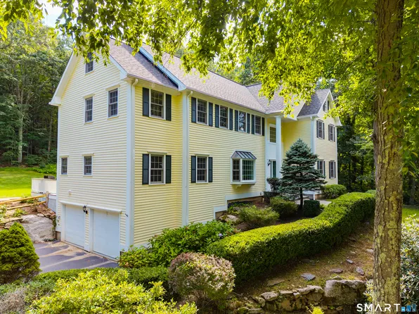 12 Carriage Hill Road, Woodbridge, CT 06525