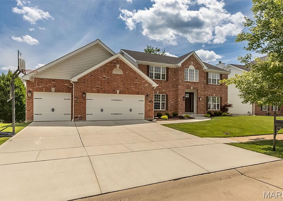 1st image of 733 Castle Ridge Dr