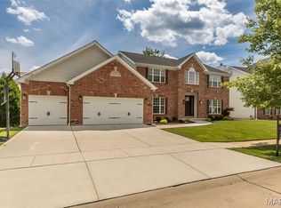 733 Castle Ridge Dr, Ballwin, MO 63021