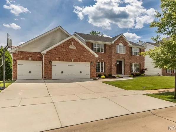 733 Castle Ridge Dr, Ballwin, MO 63021